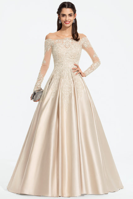 Robe Dentelle Élégance Satinée