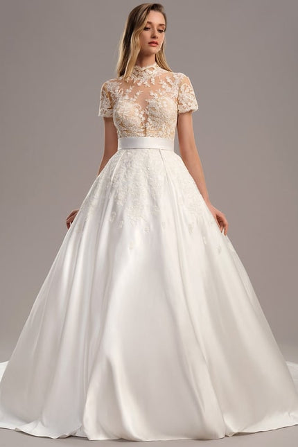 Robe Dentelle Nuptiale Satinée Élégante