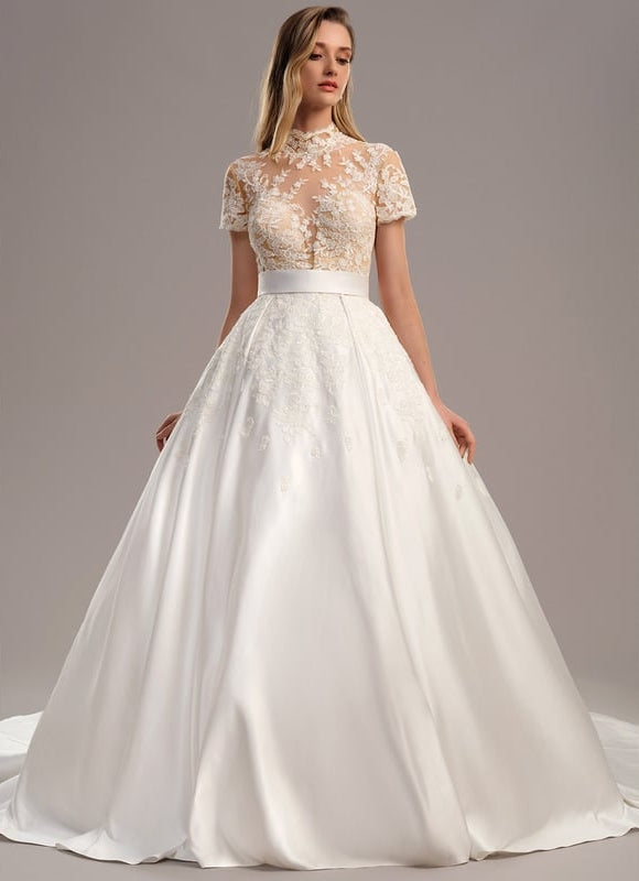 Robe Dentelle Nuptiale Satinée Élégante