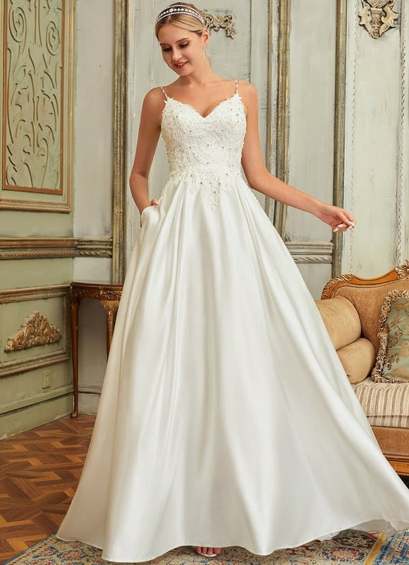 Robe Dentelle Satinée Éclatante