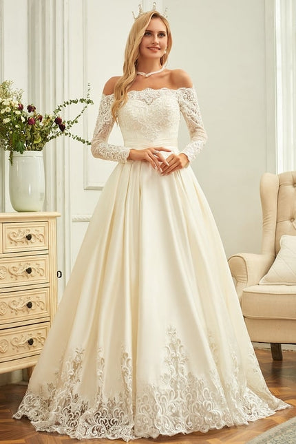 Robe Dentelle Mariée Élégance Satinée