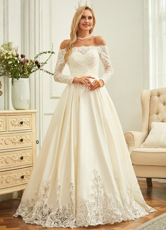Robe Dentelle Mariée Élégance Satinée