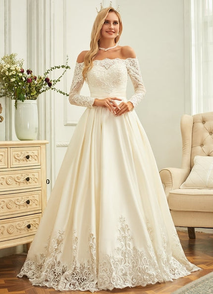 Robe Dentelle Mariée Élégance Satinée