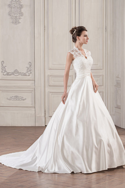 Robe Dentelle Satinée Traîne