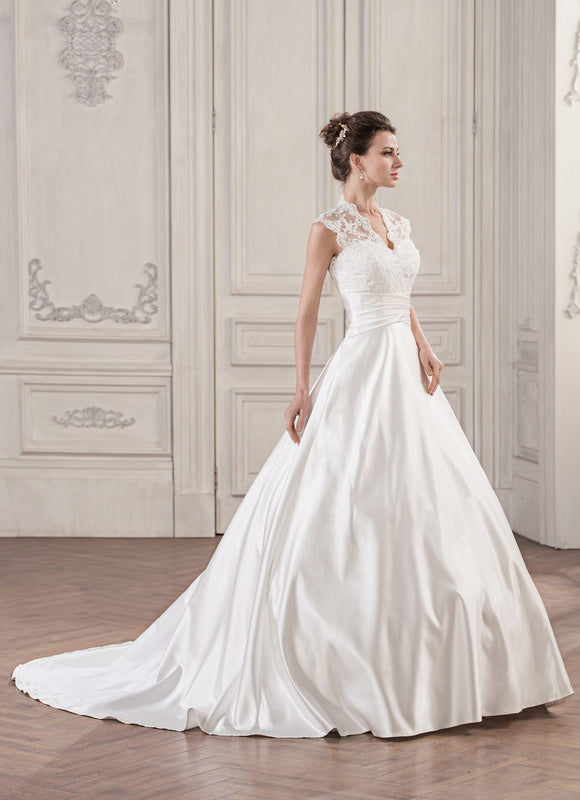 Robe Dentelle Satinée Traîne