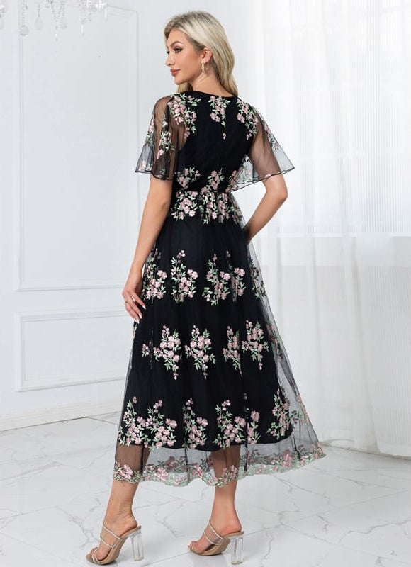 Robe Dentelle Brodée - gallery 1