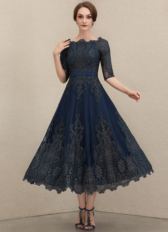 Robe Dentelle Évasée Satinée