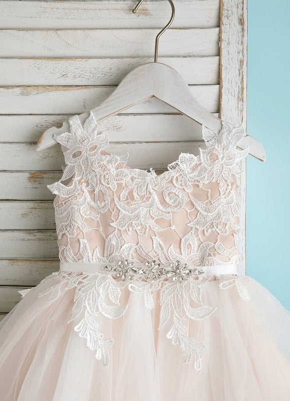 Robe Dentelle Nuptiale Enfantine Élégante - gallery 3