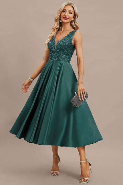 Robe Dentelle Satinée Élégante