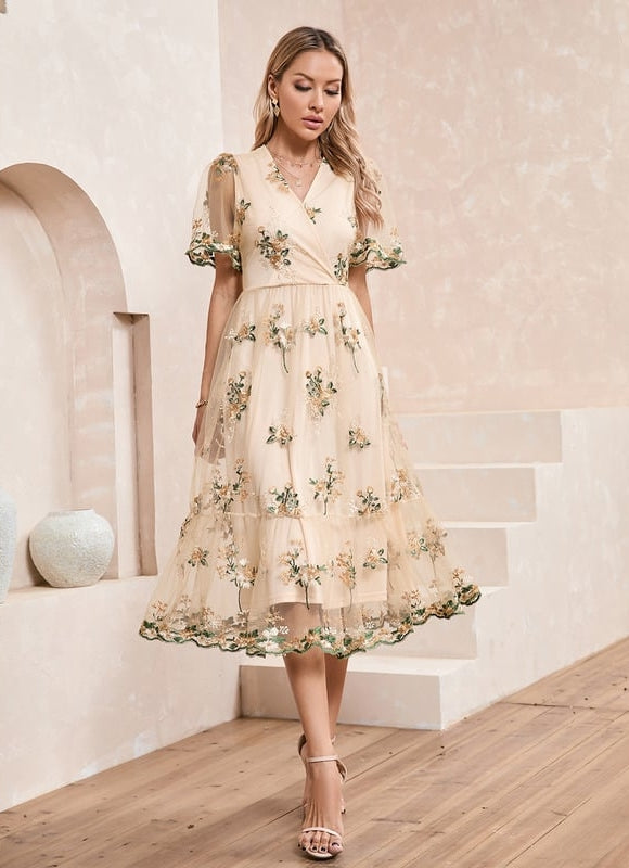Robe Dentelle Brodée - gallery 1