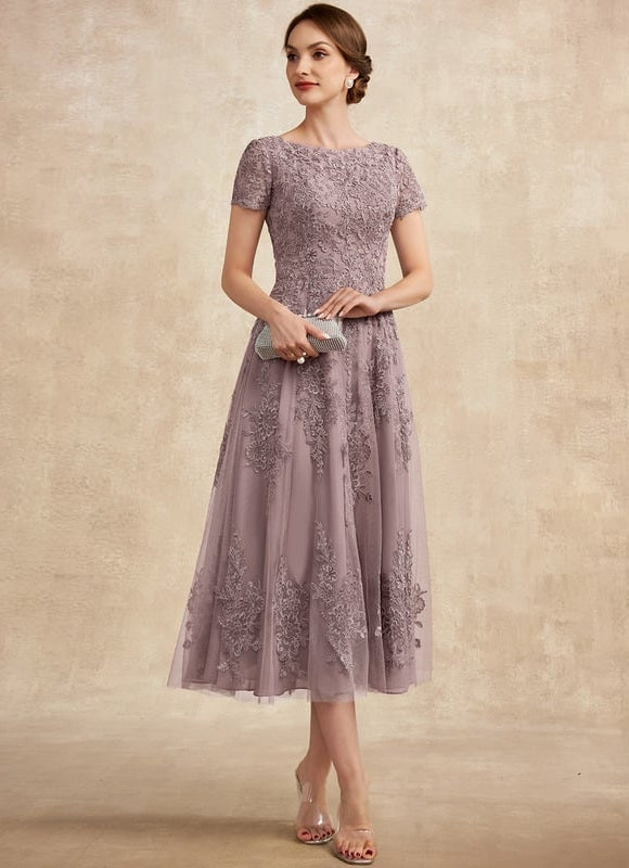 Robe Dentelle Mauve Ornée